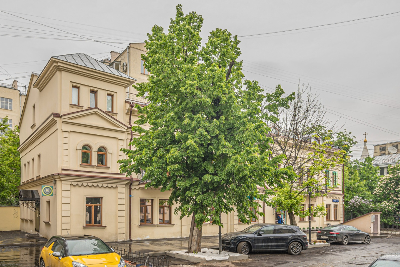 фасад дома, здание по адресу г Москва, ул Арбат, д 42 стр 4